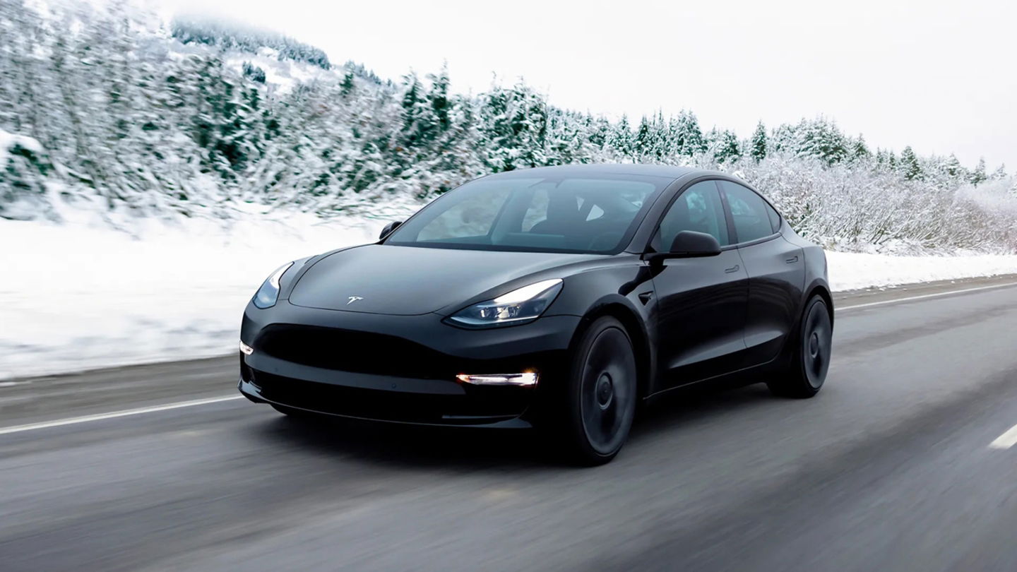 El listado de países con más coches eléctricos se divide entre países con volúmenes de población gigantescos y países donde la penetración del coche eléctrico es muy alta
