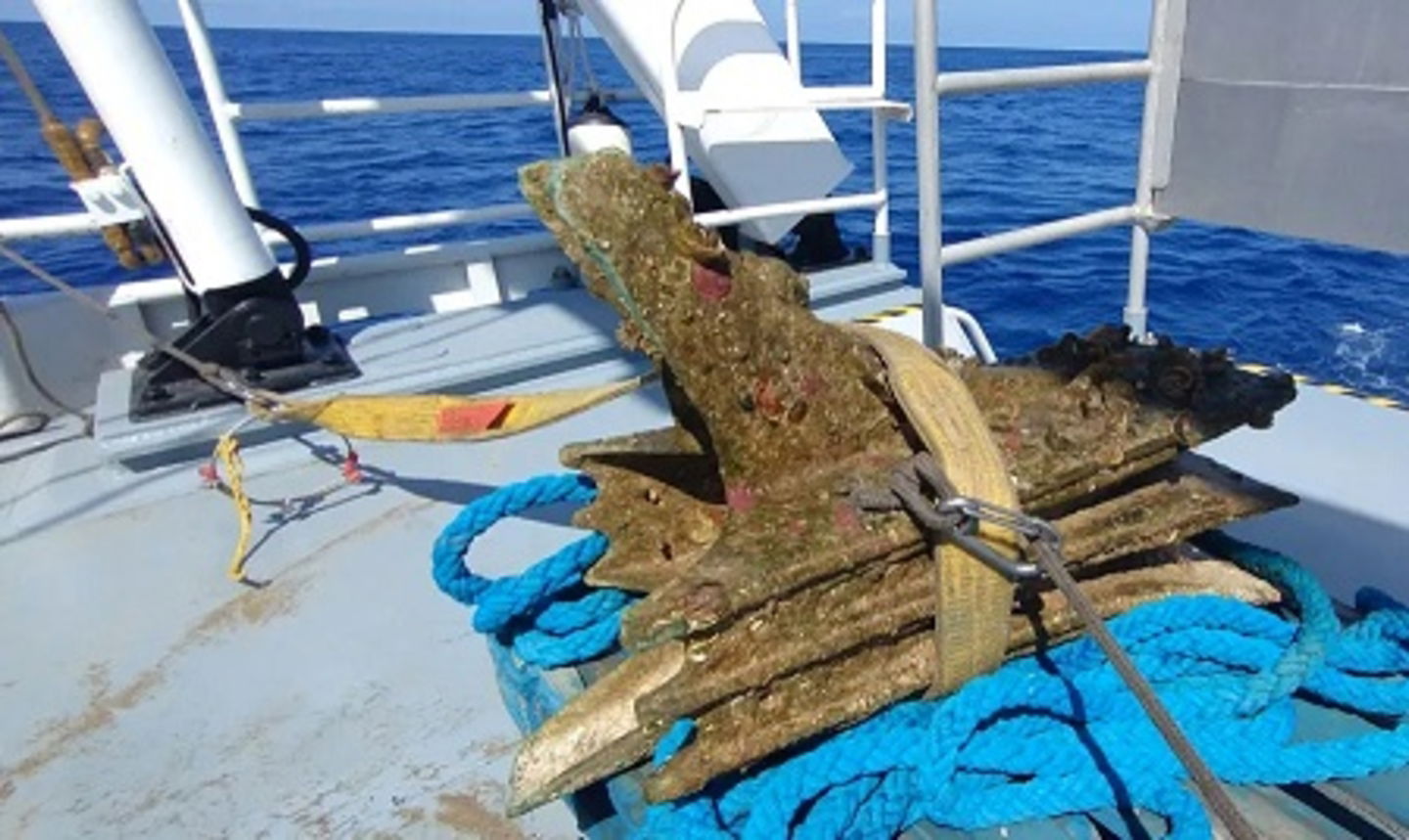 Es una antigua arma romana, se colocaba en los barcos y ahora se ha encontrado una en el fondo del mar