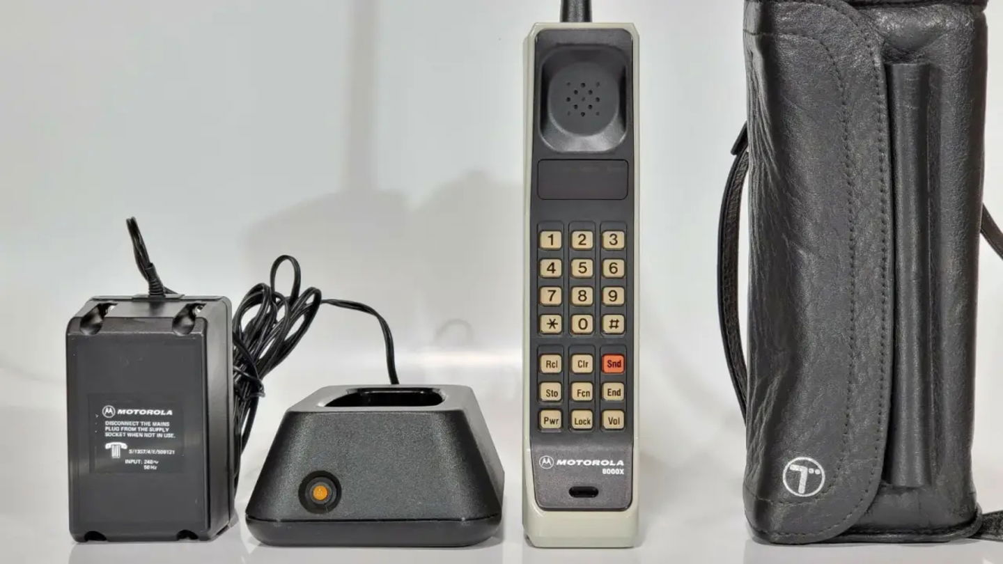 Este es el Motorola DynaTAC 8000X que se vende en eBay