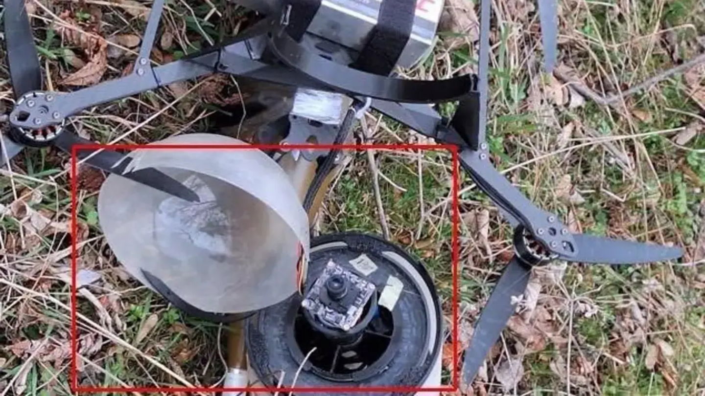 Imagen de un dron con cable de fibra óptica capturado por tropas ucranianas