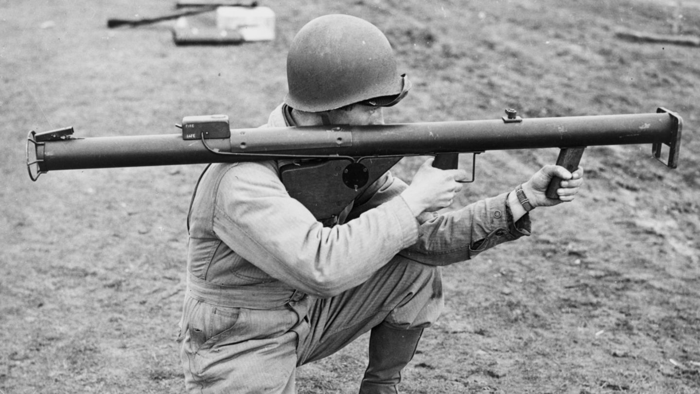 Imagen de un soldado con un bazuka M1