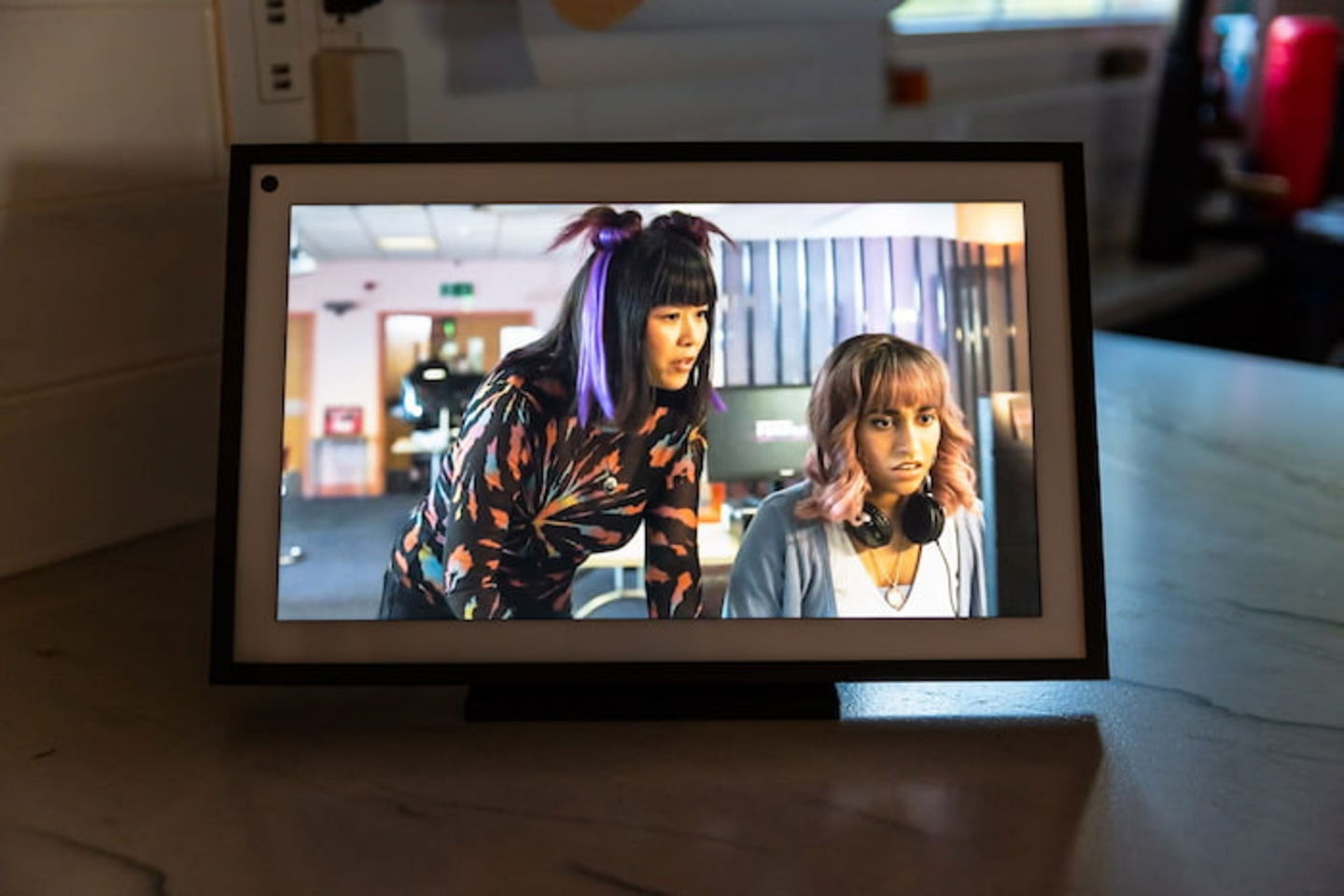 Puedes ver la tele gratis y de forma legal desde el Echo Show de Amazon