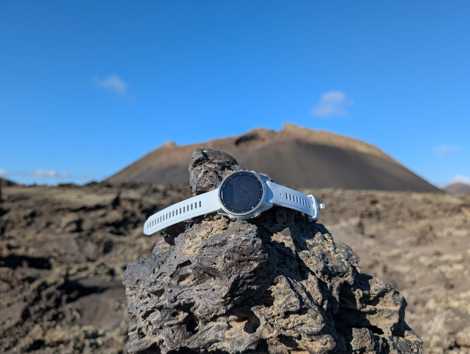 Hemos probado el Garmin Fénix 8 en Lanzarote: la aventura no ha hecho más que empezar