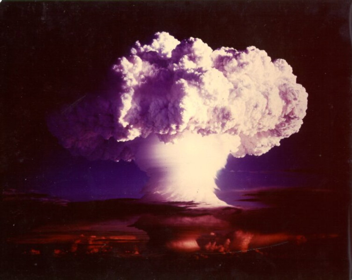 En qué se diferencia una bomba atómica de una bomba de hidrógeno y cuál