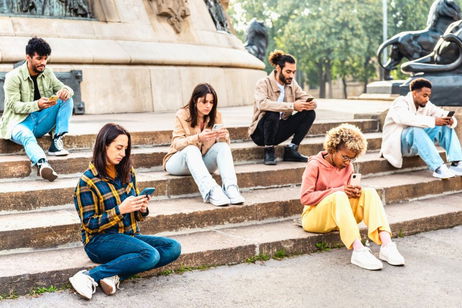 La generación Z está enganchada al móvil. Estas son las apps que más ha descargado en 2024 La generación Z está enganchada al móvil. Estas son las apps que más ha descargado en 2024