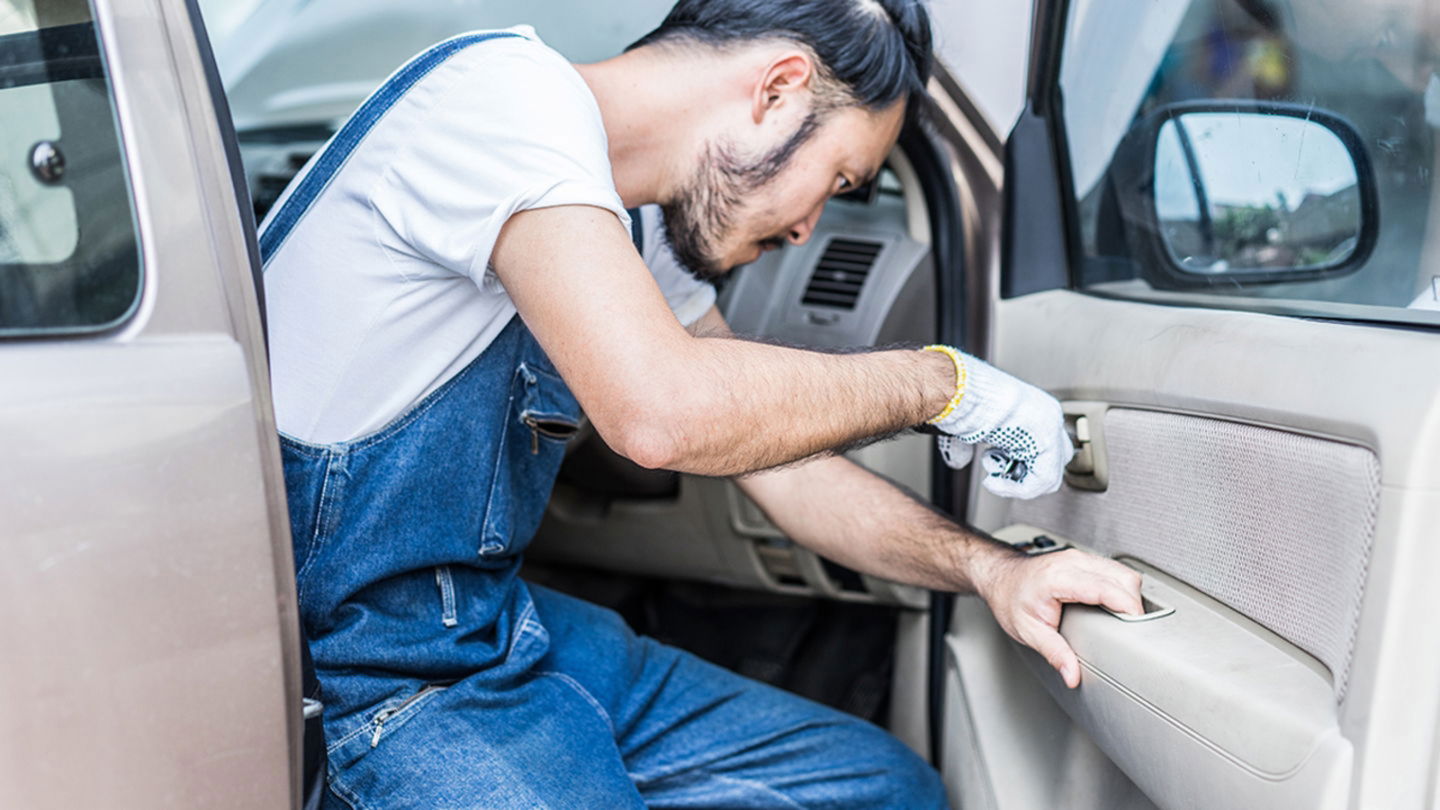 El coste de reparar la ventanilla automática dependerá en gran medida del tipo de problema y las piezas que haya que sustituir