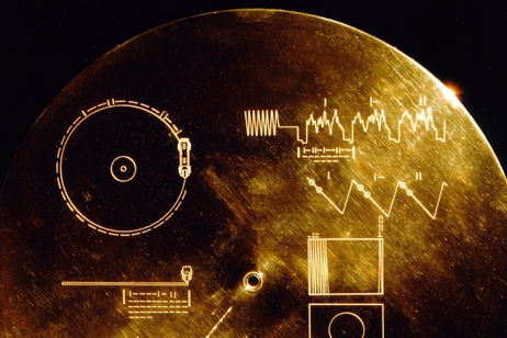 La sonda Voyager tiene un disco de oro en su interior. Los extraterrestres no escucharán Los Beatles, sino estos sonidos y canciones La sonda Voyager tiene un disco de oro en su interior. Los extraterrestres no escucharán Los Beatles, sino estos sonidos y canciones
