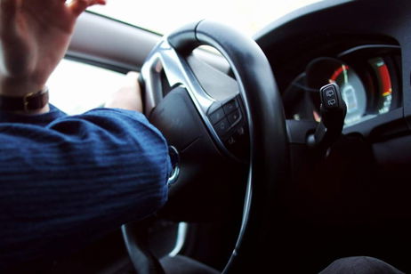 Qué es la guiñada del coche y por qué deberías tener cuidado con ella