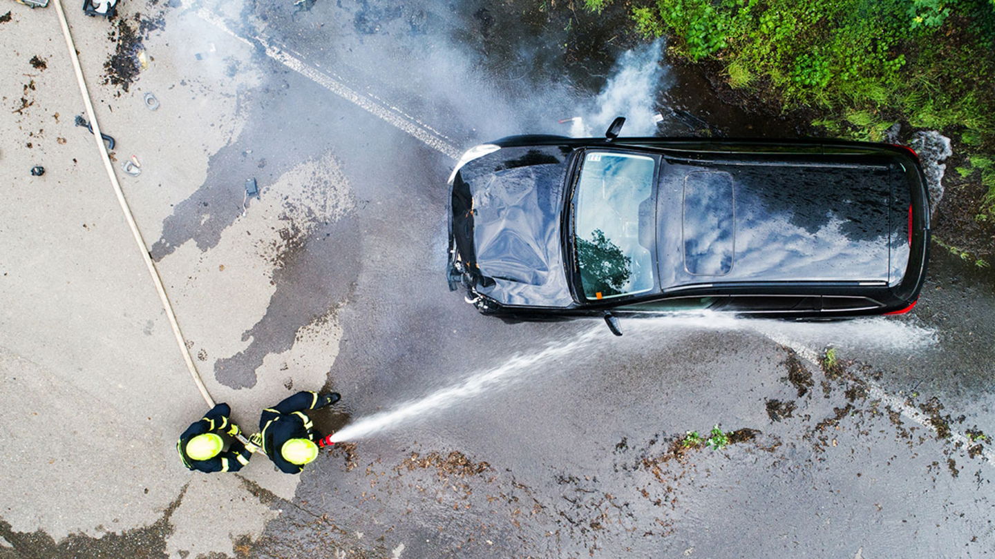 incendio coche martillo