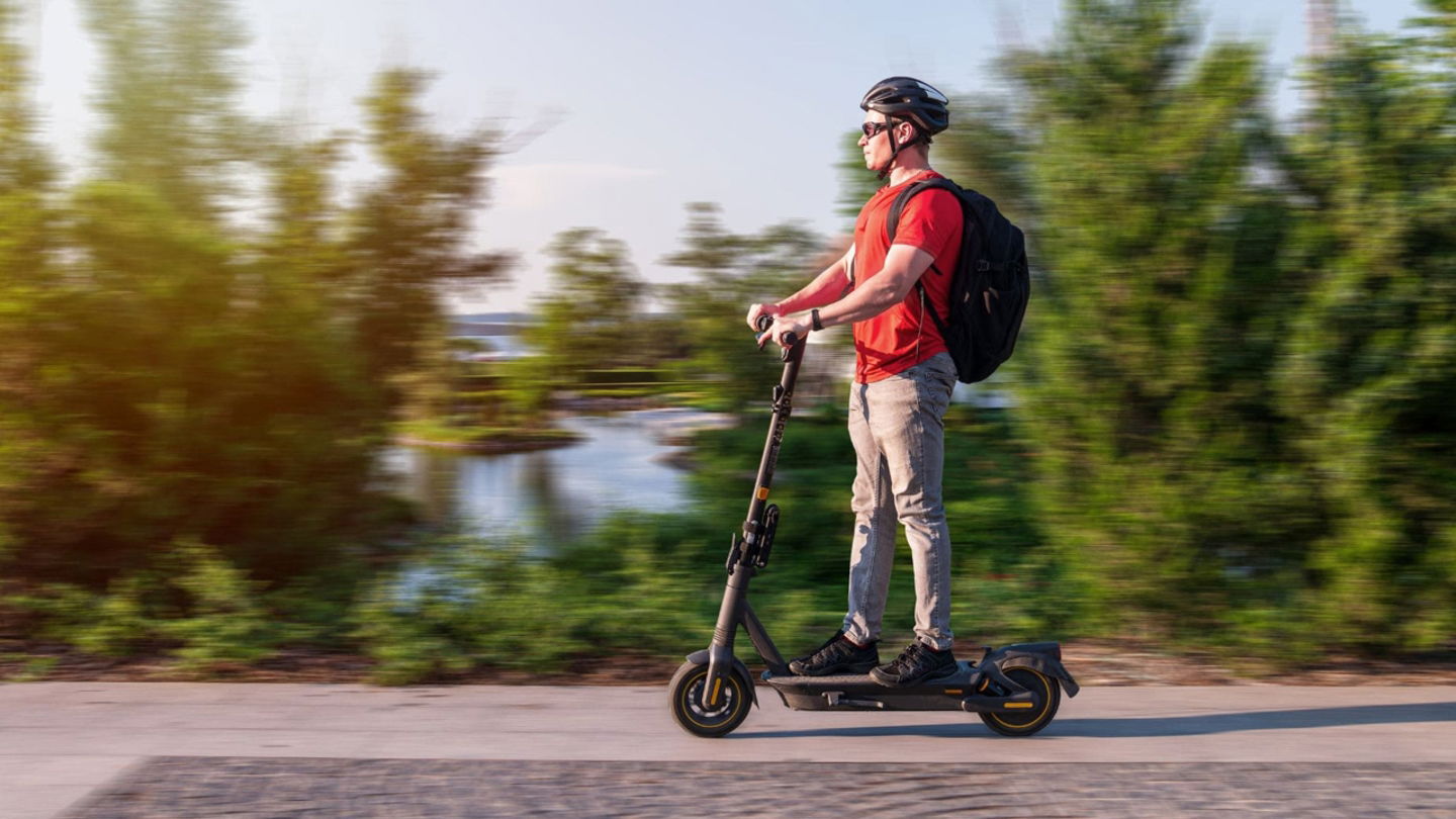 La normativa contempla multas si no respetamos las normas de circulación cuando se está sobre un patinete eléctrico