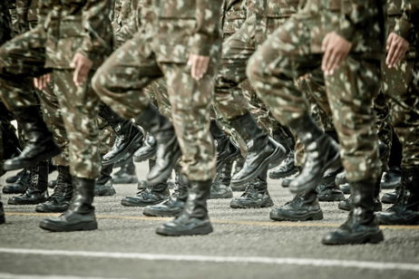 La cúpula militar estadounidense está acelerando su "cadena de destrucción" gracias a la IA, pero todavía no mata personas