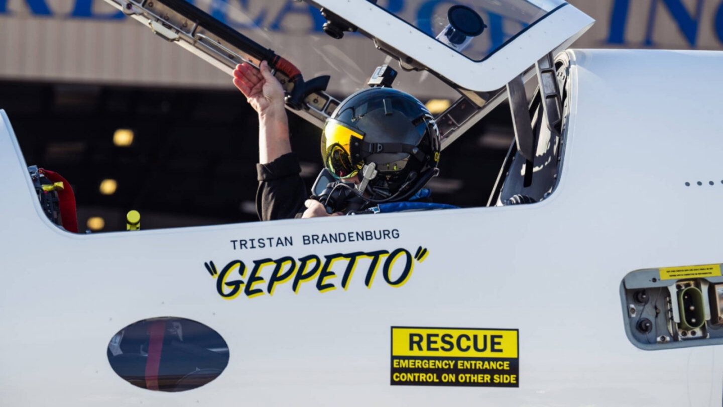 Imagen de Tristan "Geppetto" Brandenburg a bordo del XB-1
