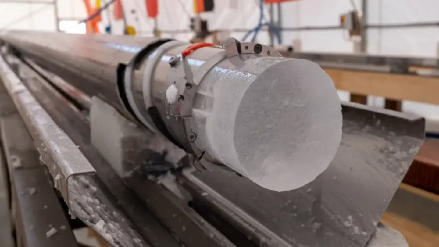 Imagen de una muestra de hielo de 1,2 millones de años de antigüedad