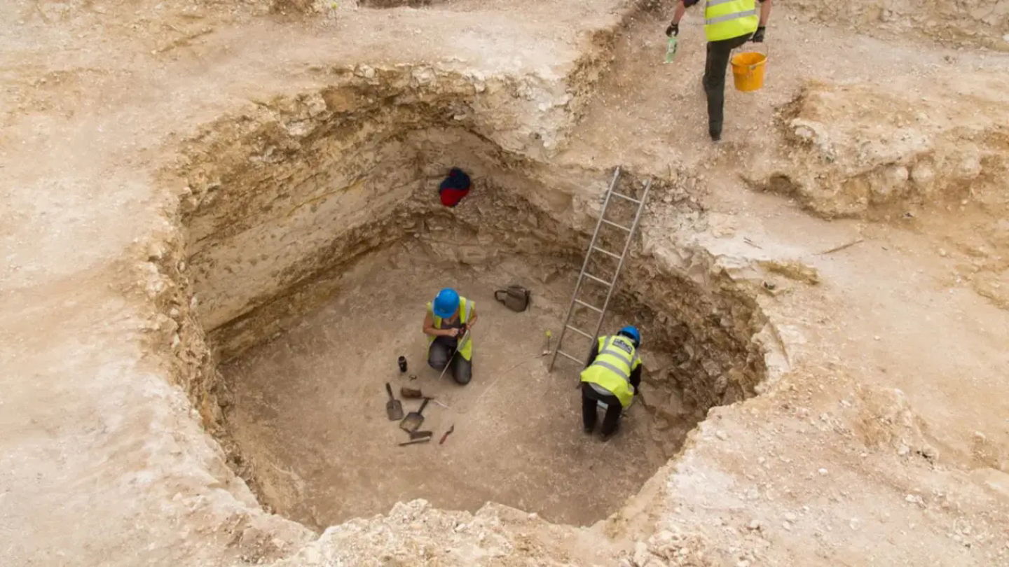 Imagen del pozo excavado en el condado de Surrey