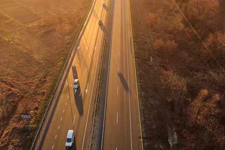 Autovía vs autopista: en qué se diferencian y cómo distinguirlas en ruta y mapas