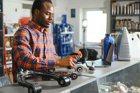 Comprar repuestos del coche en Amazon: cómo encontrarlos y qué mirar para acertar