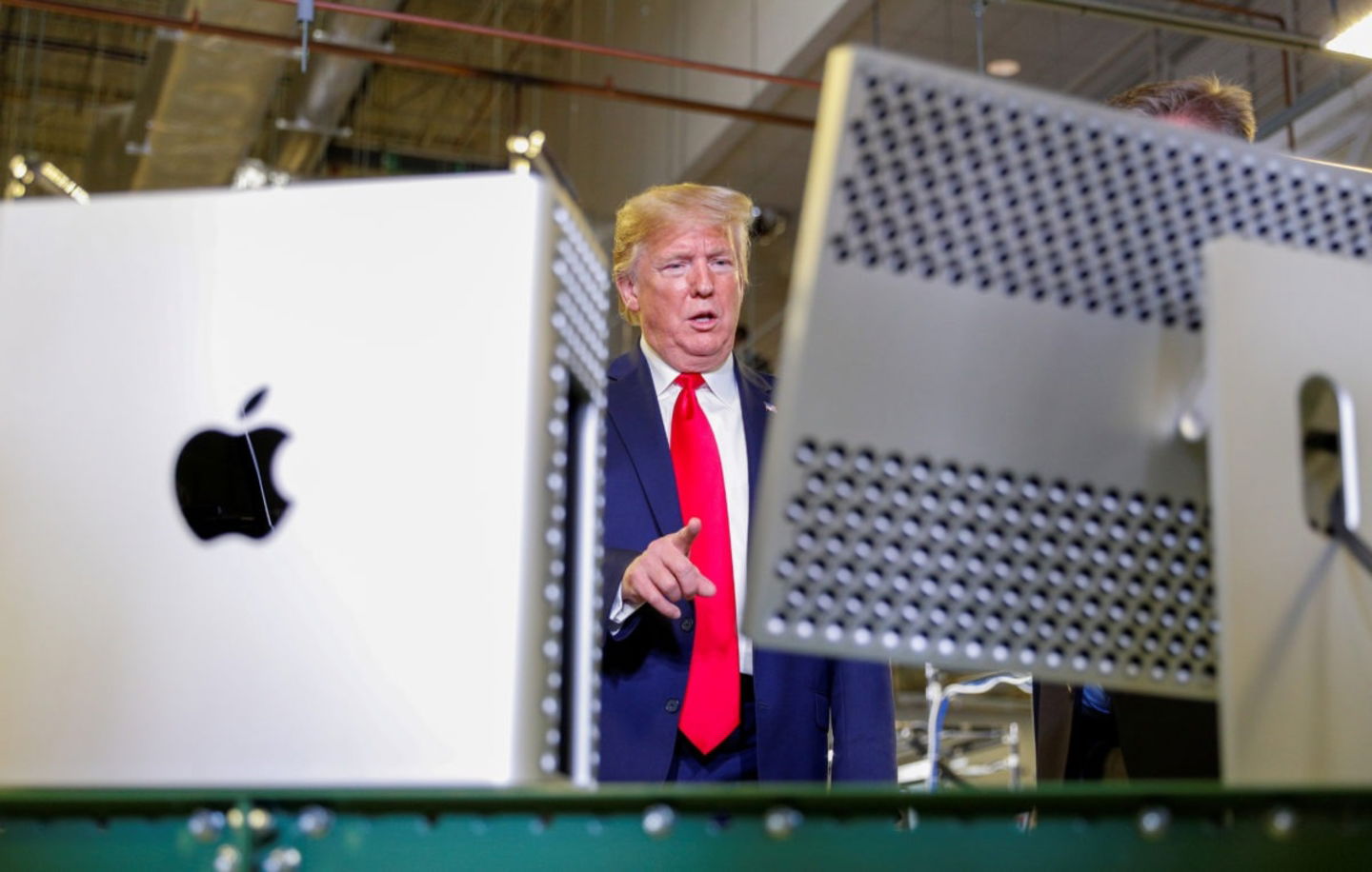 Donald Trump visitando la fábrica de Mac Pro en 2019