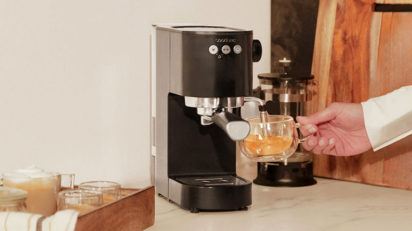 Esta cafetera express ha alcanzado su precio mínimo histórico en Amazon