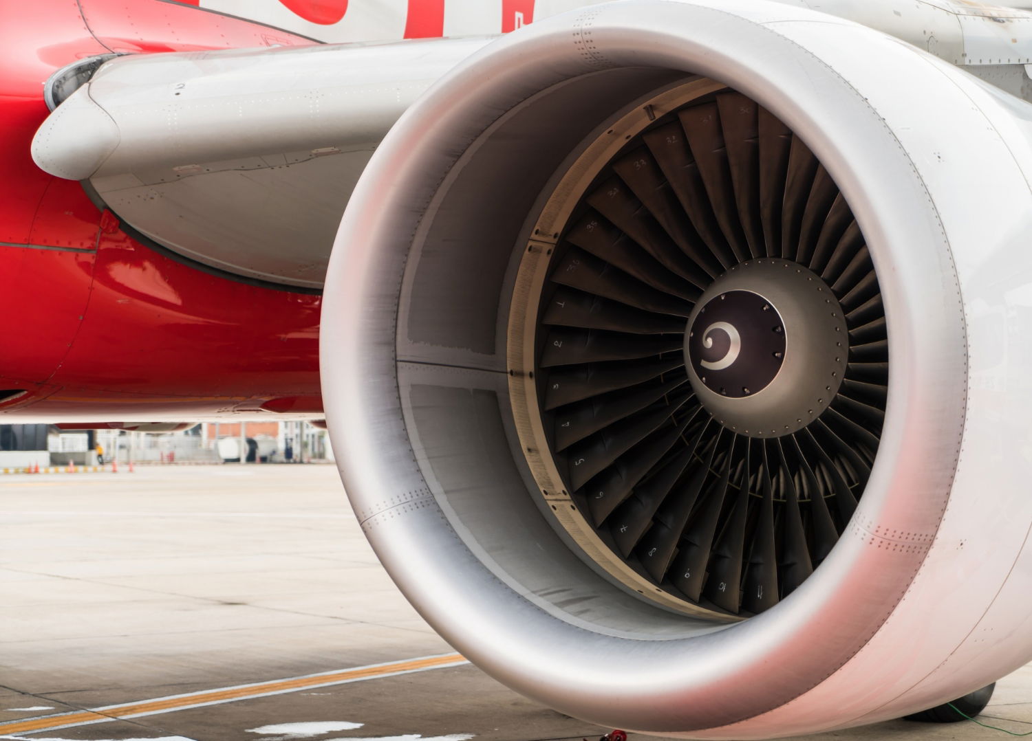 Por qué es peligroso acercarse a la turbina de un avión y a qué distancia son seguras 1