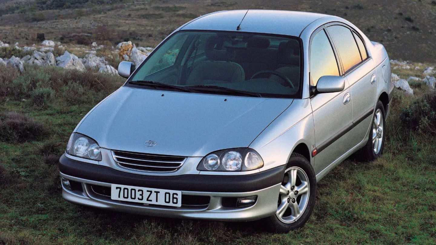 toyota avensis i