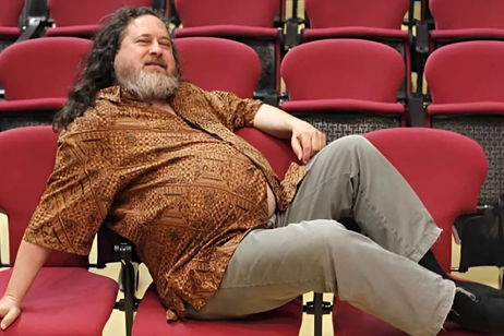 Richard Stallman, programador y activista, tajante sobre una de las grandes redes sociales de nuestro tiempo: "Facebook no es tu amigo. Es un motor de vigilancia" Richard Stallman, programador y activista, tajante sobre una de las grandes redes sociales de nuestro tiempo: "Facebook no es tu amigo. Es un motor de vigilancia"