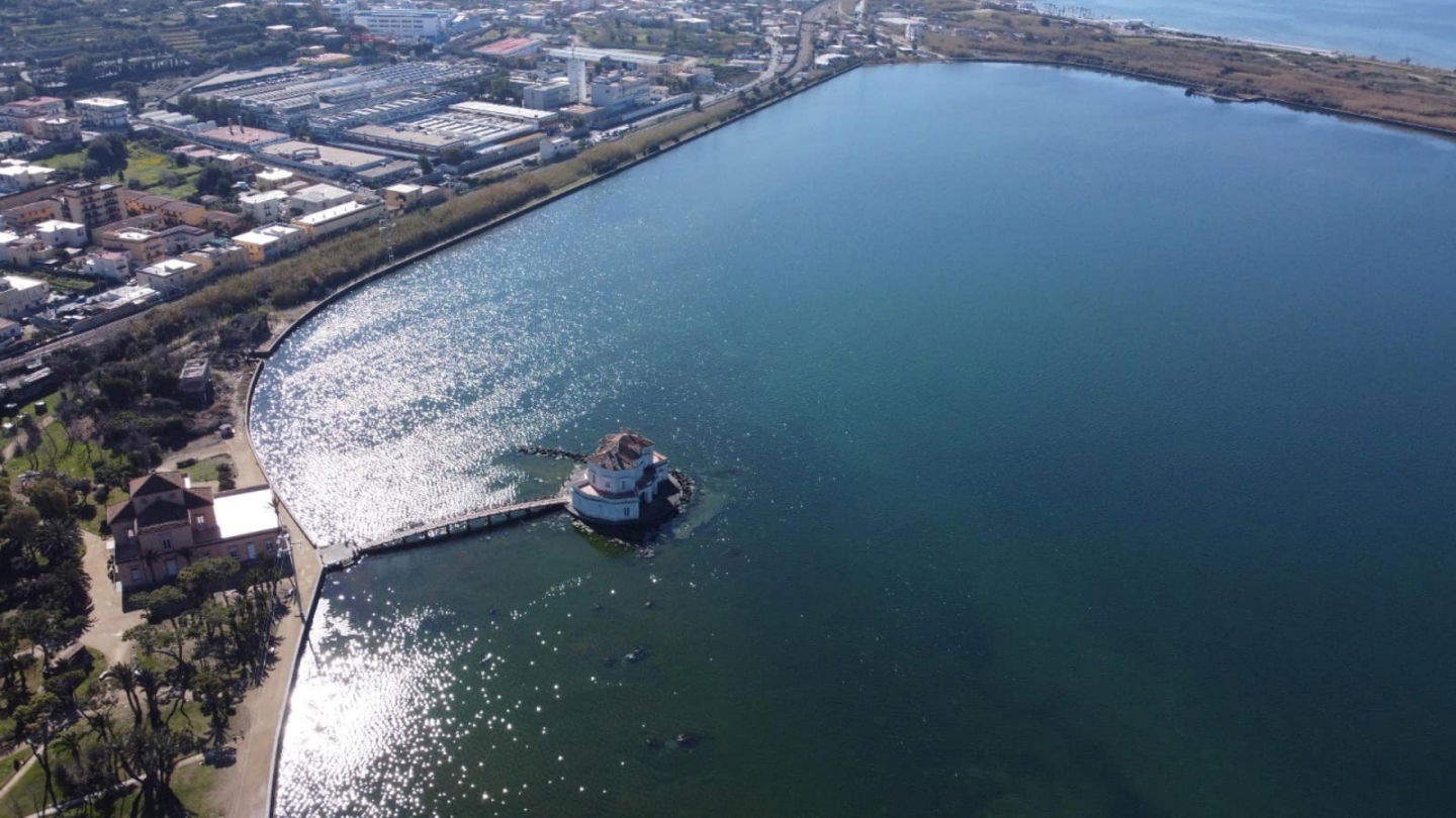 Vista aérea del lago Fusaro