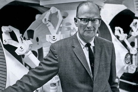 Arthur C. Clarke, escritor de ciencia ficción, ya hablaba sobre la vida extraterrestre: "Encontrar vida inteligente es un peligro" Arthur C. Clarke, escritor de ciencia ficción, ya hablaba sobre la vida extraterrestre: "Encontrar vida inteligente es un peligro"