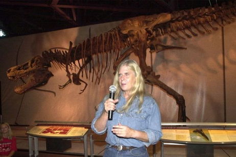 Sue Hendrickson, paleontóloga, sobre el Tyrannosaurus rex mejor conservado jamás hallado: "La más grande, la más mala bestia de toda la creación era una hembra" Sue Hendrickson, paleontóloga, sobre el Tyrannosaurus rex mejor conservado jamás hallado: "La más grande, la más mala bestia de toda la creación era una hembra"