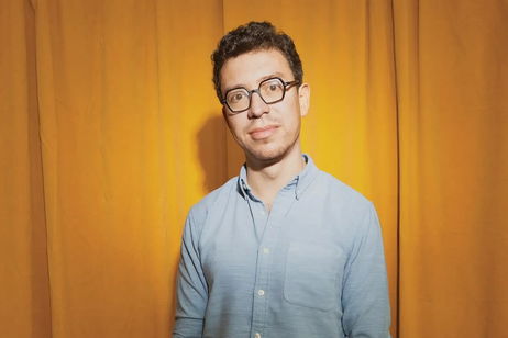 El CEO de Duolingo cree que la IA es mejor profesora que los humanos: "Las escuelas seguirán existiendo porque se necesitan guarderías"
