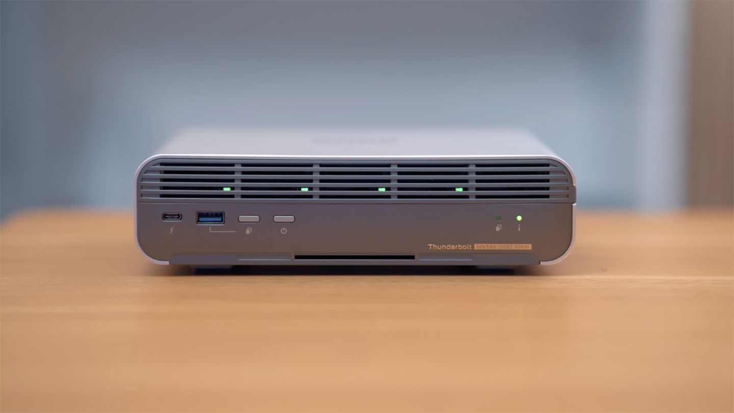 Vista frontal QNAP
