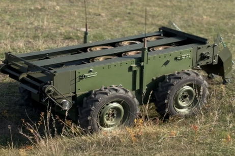 Ucrania prueba su robot: puede transportar munición y quitar minas. Podría ser clave para la guerra Ucrania prueba su robot: puede transportar munición y quitar minas. Podría ser clave para la guerra