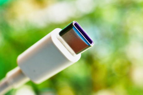 Microsoft está de acuerdo en que la conexión USB es una chapuza. Por eso está intentando mejorarla