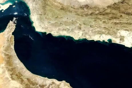 Esto es lo que se viene después de que Irán cierre el estrecho de Ormuz: será mejor que llenes el depósito de tu coche