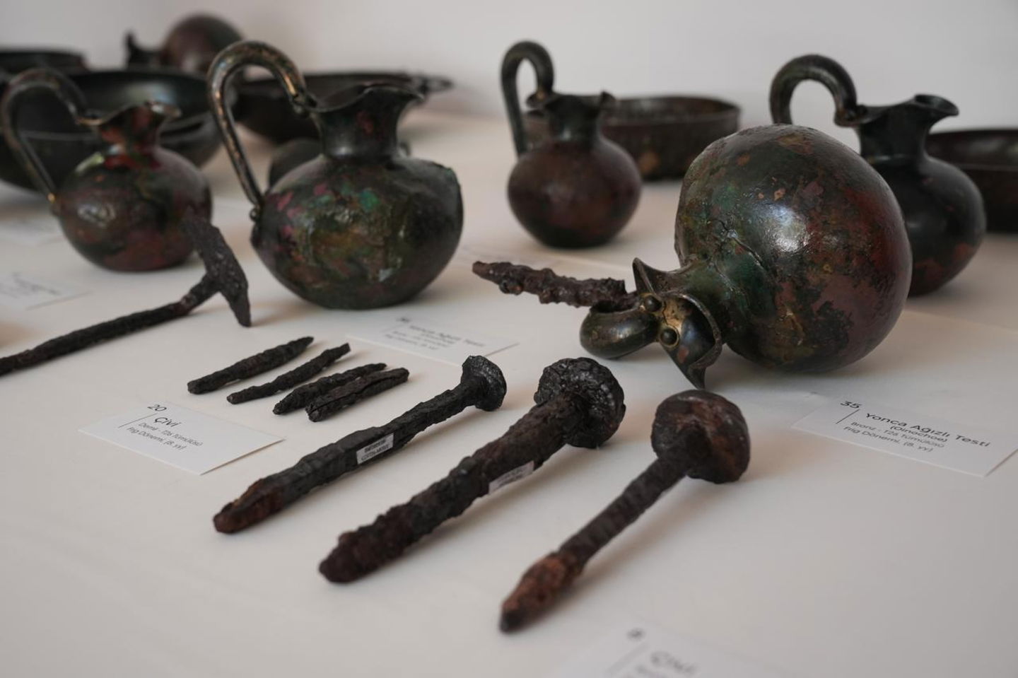 No es la tumba del rey Midas, pero casi: esta antigua tumba tiene 3.000 años y han encontrado muchos artefactos dentro de ella