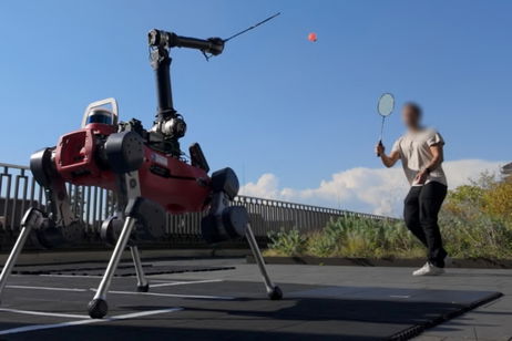 Unos ingenieros construyen un robot que puede jugar al bádminton. La base de todo está en su IA Unos ingenieros construyen un robot que puede jugar al bádminton. La base de todo está en su IA