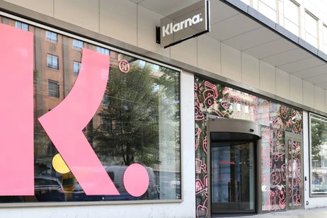 Esta empresa despidió a miles de empleados para sustituirlos por IA. Ahora usará a personas para ofrecer una atención al cliente VIP