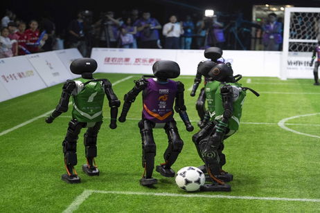 China ha creado una liga de futbol en la que no participan humanos: los robots son las máximas estrellas