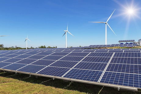 Se cargan con poca luz y son más eficientes: las nuevas placas solares llegan para revolucionar la producción de energía