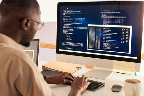 Los desarrolladores de software ahora trabajan más lento y todo es culpa de IA Los desarrolladores de software ahora trabajan más lento y todo es culpa de IA