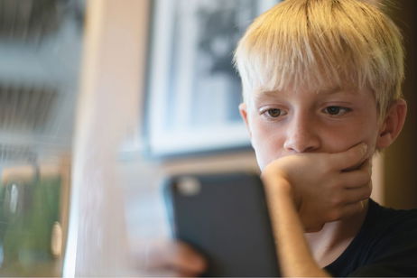 Un estudio ha demostrado por qué los smartphones son peligrosos para los menores de 13 años: dañan su salud mental Un estudio ha demostrado por qué los smartphones son peligrosos para los menores de 13 años: dañan su salud mental