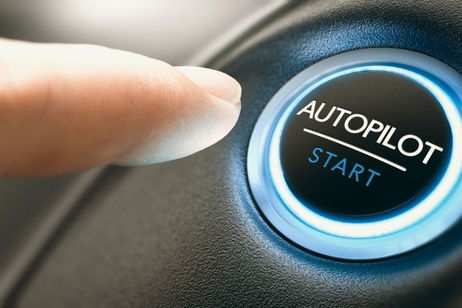 Los expertos critican el piloto automático de Tesla y ponen a Elon Musk contra las cuerdas Los expertos critican el piloto automático de Tesla y ponen a Elon Musk contra las cuerdas