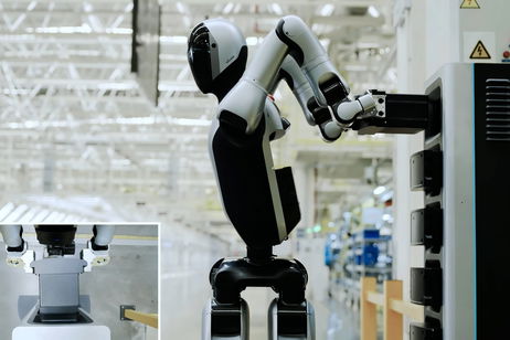 Walker S2, el robot humanoide chino capaz de cambiar sus propias baterías mientras te tomas un café