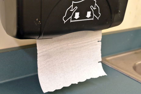 De los creadores de «Hay que pagar para usar el baño público» llega «Ver un anuncio para tener papel higiénico»