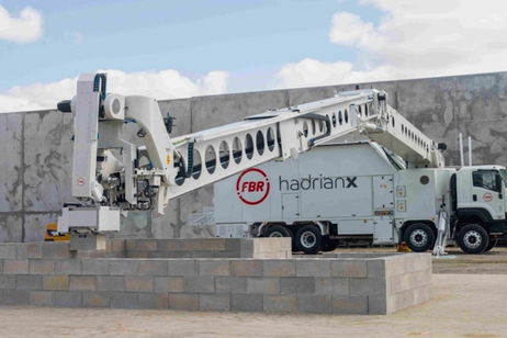 Los albañiles podrían perder pronto su trabajo: este robot es capaz de montar paredes sin ayuda de nadie Los albañiles podrían perder pronto su trabajo: este robot es capaz de montar paredes sin ayuda de nadie