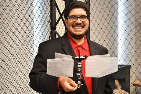 Es un dron, tiene forma de polilla y no utiliza IA: este vehículo es capaz de volar solo con luz natural Es un dron, tiene forma de polilla y no utiliza IA: este vehículo es capaz de volar solo con luz natural