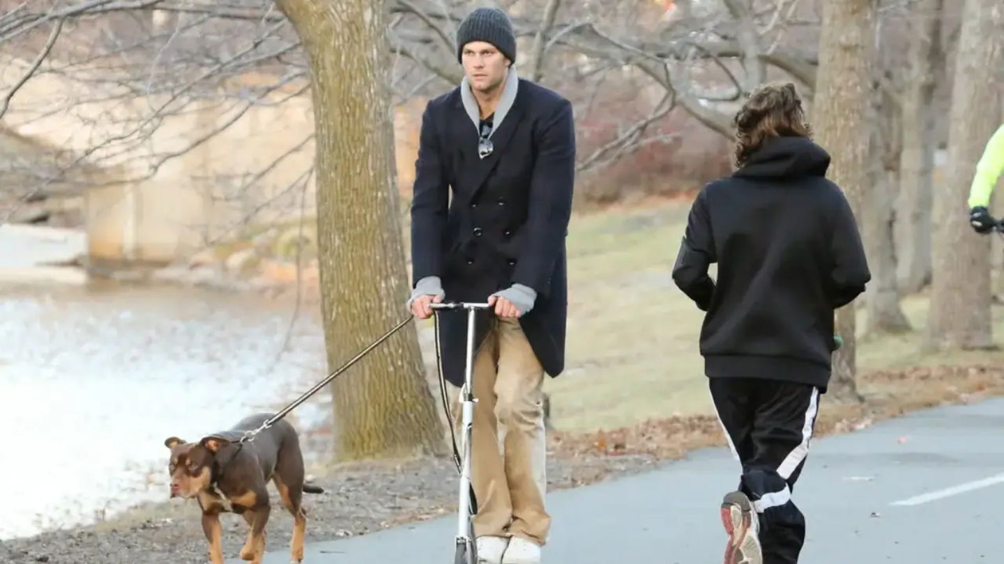 Imagen de archivo de Tom Brady paseando con su perra Lua