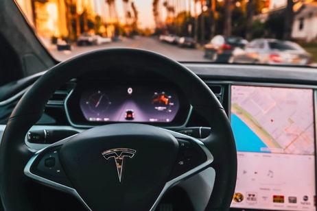 Tesla se da por vencida: tras tres años de negativas, sus coches empezarán a usar CarPlay Tesla se da por vencida: tras tres años de negativas, sus coches empezarán a usar CarPlay
