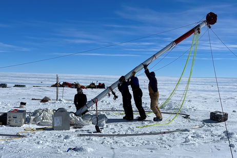 Descubren en la Antártida el hielo más antiguo de la Tierra y esto cambia todo lo que sabemos sobre el clima antiguo Descubren en la Antártida el hielo más antiguo de la Tierra y esto cambia todo lo que sabemos sobre el clima antiguo