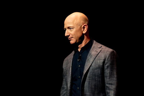 Jeff Bezos, fundador de Amazon, vuelve a las andadas como CEO en una startup de IA Jeff Bezos, fundador de Amazon, vuelve a las andadas como CEO en una startup de IA