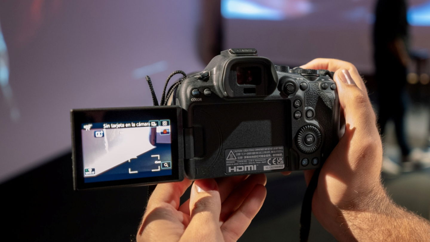 Parte trasera de la cámara EOS R6 Mark III